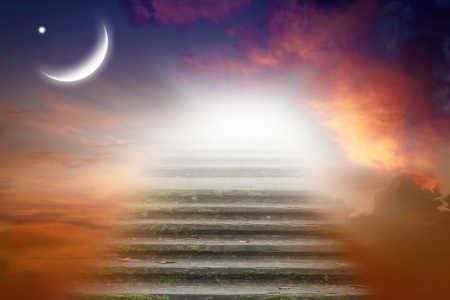 Spiritueller Aufstieg Treppe in den Himmel